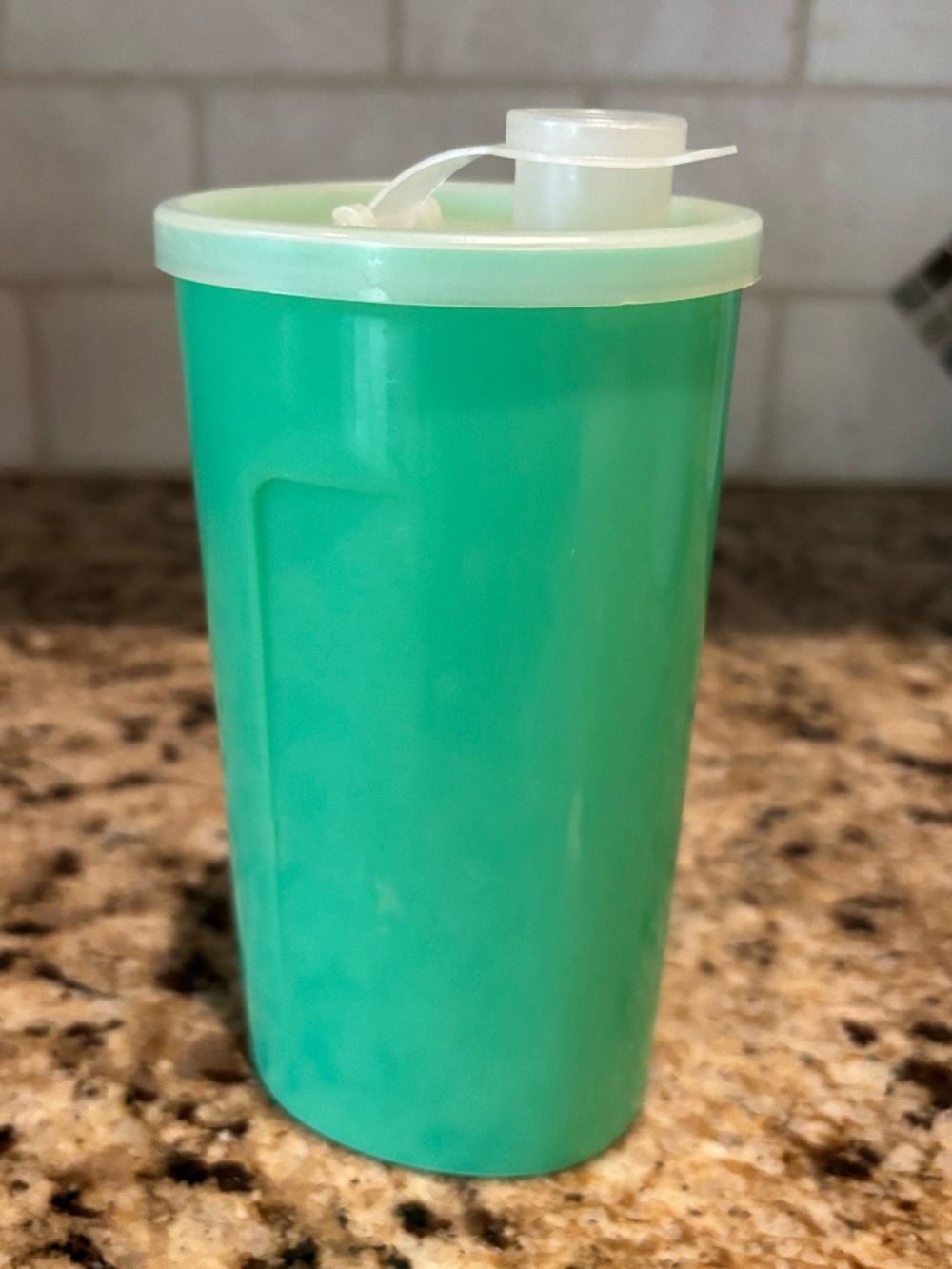Vintage Tupperware Jadeite Green SySweet Saver Syrup Keeper 640 with lid